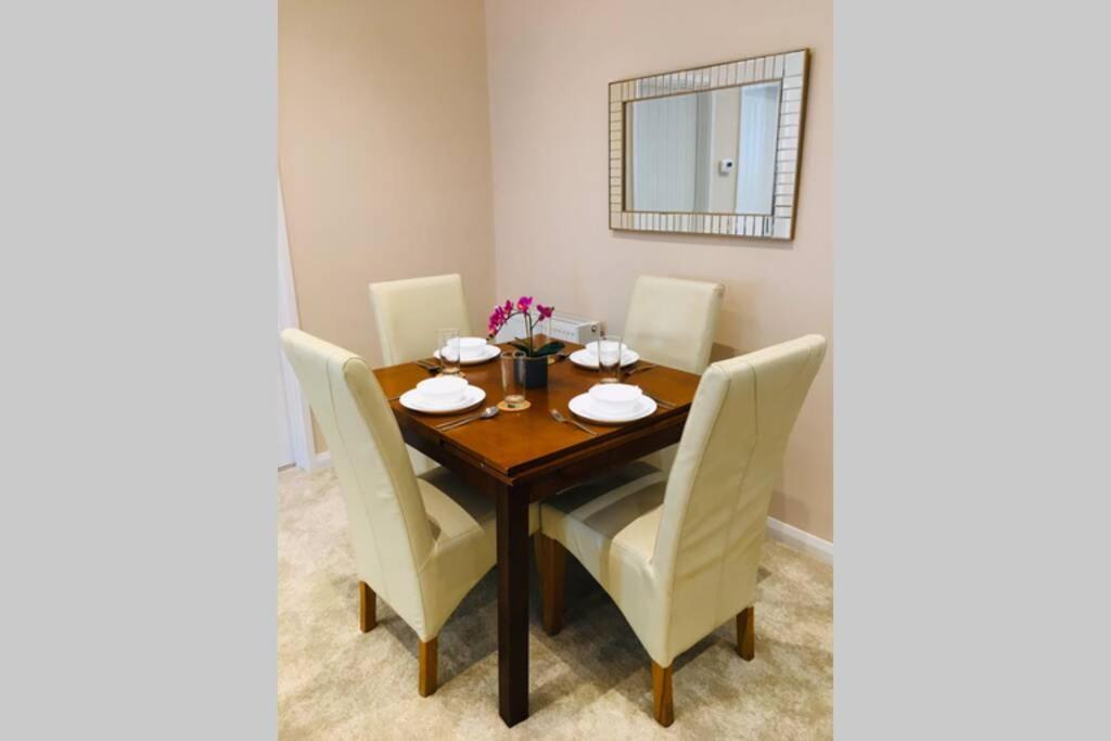 Private 1St Floor Apartment - Perfect For Port Of Dover, Eurotunnel And Short Stays Bagian luar foto