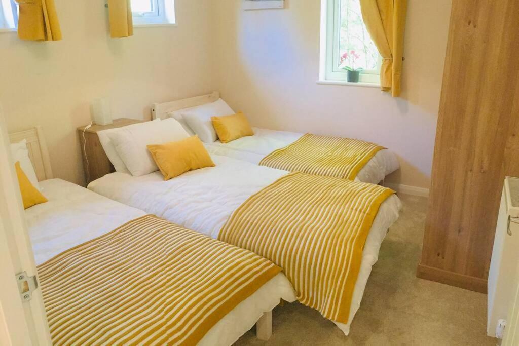 Private 1St Floor Apartment - Perfect For Port Of Dover, Eurotunnel And Short Stays Bagian luar foto