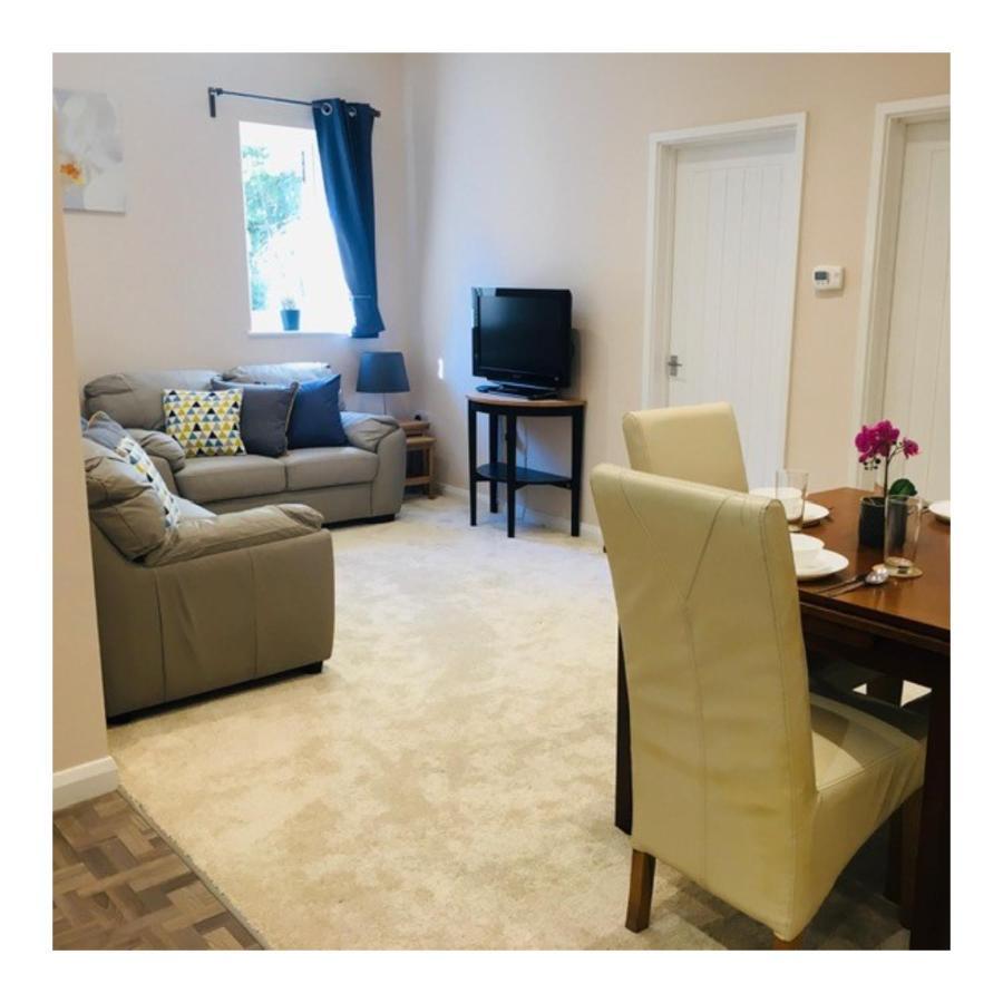Private 1St Floor Apartment - Perfect For Port Of Dover, Eurotunnel And Short Stays Bagian luar foto